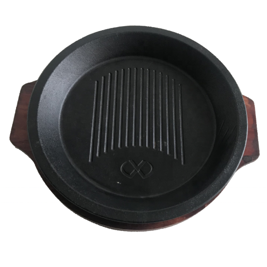 طبق شواء لحوم دائري من الحديد الزهر مع قاعدة خشبية 24سم