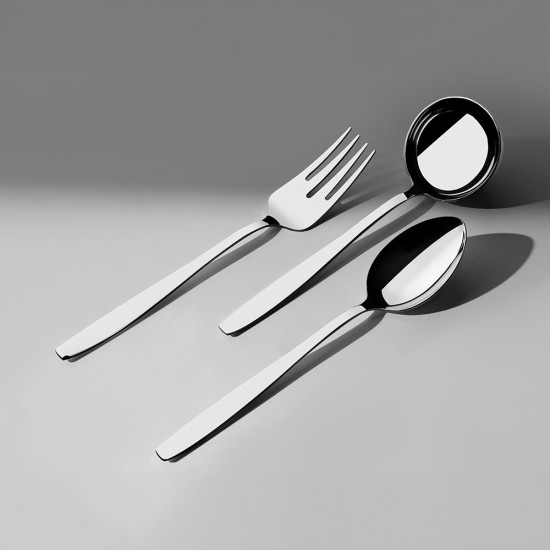 طقم أدوات المائدة مكون من 89 قطعة مع صندوق خشبي فاخر.