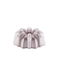 قالب كيك على شكل زهرة من كوركماز